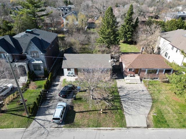 96 Caines Ave, House detached with 2 bedrooms, 2 bathrooms and 4 parking in Toronto ON | Image 3