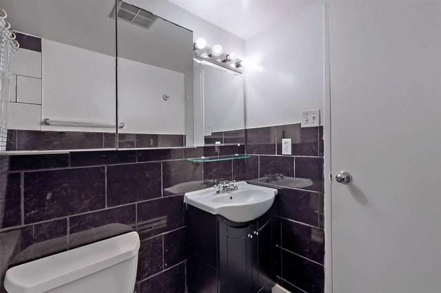 1709 - 15 Torrance Rd, Condo with 2 bedrooms, 2 bathrooms and 1 parking in Toronto ON | Image 28