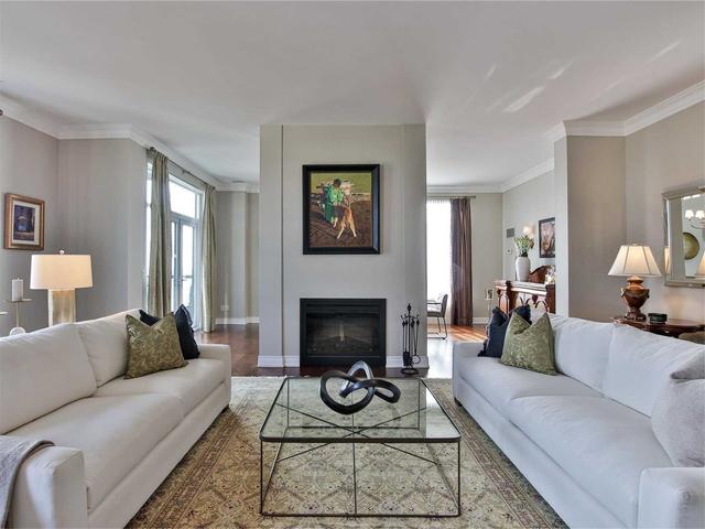 ph05 - 1135 Royal York Rd, Condo with 2 bedrooms, 3 bathrooms and 2 parking in Toronto ON | Image 2