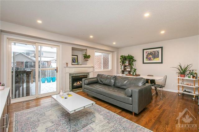 4431 Wildmint Square, Townhouse with 3 bedrooms, 3 bathrooms and 4 parking in Ottawa ON | Image 4