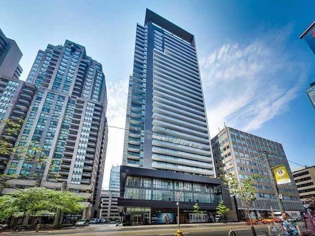 1005 - 770 Bay St, Condo with 1 bedrooms, 1 bathrooms and 1 parking in Toronto ON | Image 1