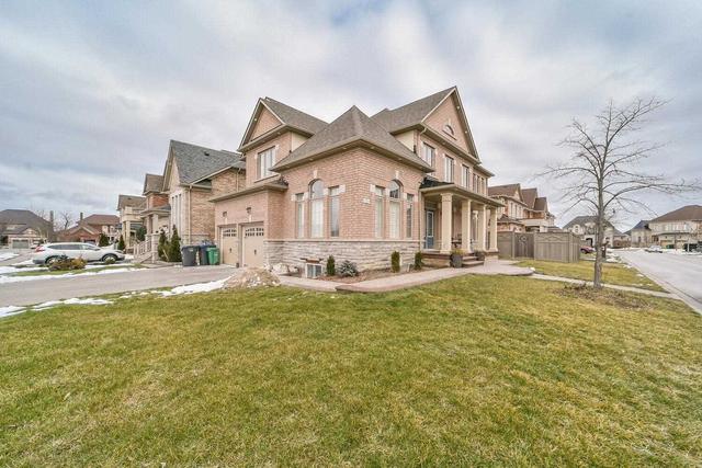 17 Jevins Clse, House detached with 4 bedrooms, 5 bathrooms and 6 parking in Brampton ON | Image 1