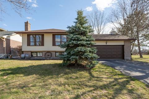 55 Brimley Crt, House detached with 3 bedrooms, 2 bathrooms and 6 parking in Belleville ON | Card Image