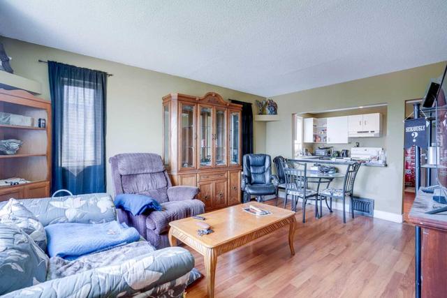 3827 Centre A Street Ne, House detached with 3 bedrooms, 2 bathrooms and 2 parking in Calgary AB | Image 2