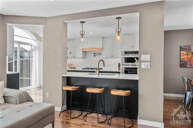 2087 Liska Street, Townhouse with 3 bedrooms, 3 bathrooms and 3 parking in Ottawa ON | Image 9