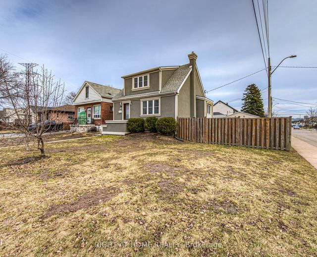 750 Burgess Ave, House detached with 3 bedrooms, 1 bathrooms and 3 parking in Hamilton ON | Image 12