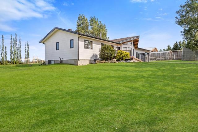 386164 16 Street W, House detached with 5 bedrooms, 3 bathrooms and 10 parking in Foothills County AB | Image 2