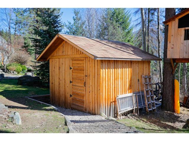 5820 Woodland Drive, House detached with 4 bedrooms, 4 bathrooms and null parking in Central Kootenay F BC | Image 56