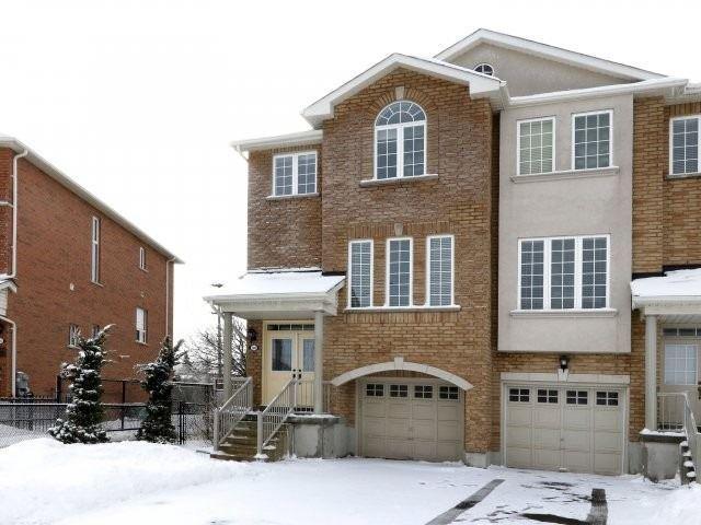 3648 Twinmaple Dr, House semidetached with 3 bedrooms, 3 bathrooms and 2 parking in Mississauga ON | Image 1