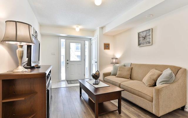 2607 Garrison Crossing Crct, Townhouse with 2 bedrooms, 2 bathrooms and 1 parking in Pickering ON | Image 3