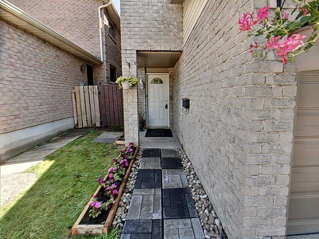 753 Hampton Crt, House detached with 3 bedrooms, 3 bathrooms and 5 parking in Pickering ON | Image 12