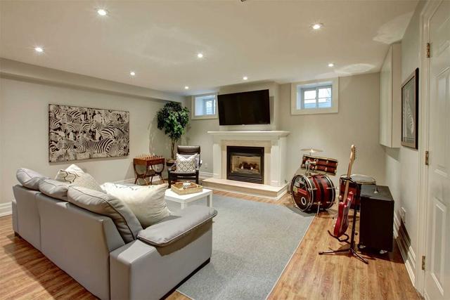1296 Queen Victoria Ave, House detached with 5 bedrooms, 4 bathrooms and 12 parking in Mississauga ON | Image 21