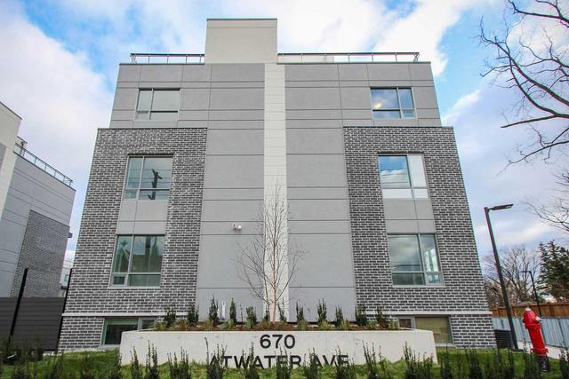 2 - 670 Atwater Ave, Townhouse with 2 bedrooms, 1 bathrooms and 2 parking in Mississauga ON | Image 1