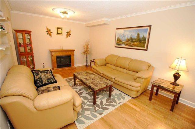 79 Griffen Dr, House detached with 3 bedrooms, 1 bathrooms and 3 parking in Toronto ON | Image 3