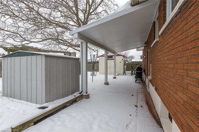208 Bradley Avenue, House detached with 3 bedrooms, 1 bathrooms and 2 parking in Welland ON | Image 35