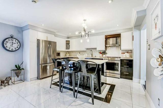 3358 Tallmast Cres, House semidetached with 3 bedrooms, 3 bathrooms and 3 parking in Mississauga ON | Image 3