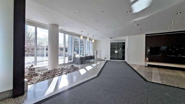 2205 - 8 York St, Condo with 1 bedrooms, 1 bathrooms and 0 parking in Toronto ON | Image 39