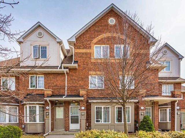 7 Hedge End Rd, Townhouse with 3 bedrooms, 2 bathrooms and 2 parking in Toronto ON | Image 1