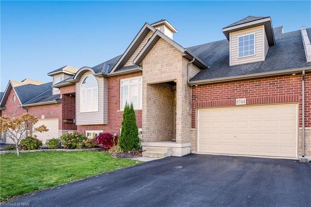 8744 Upper Canada Drive, House attached with 4 bedrooms, 2 bathrooms and 4 parking in Niagara Falls ON | Image 1