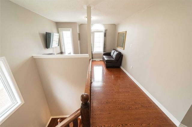 12 Fossil St, House detached with 4 bedrooms, 4 bathrooms and 4 parking in Brampton ON | Image 6