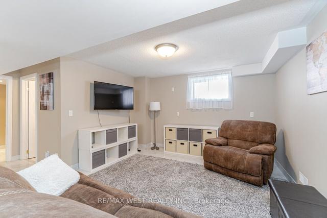 33 Stag's Leap Rd, House detached with 3 bedrooms, 3 bathrooms and 6 parking in Vaughan ON | Image 11
