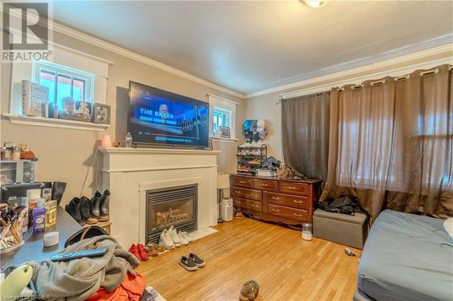 204 Marlborough Street, House other with 4 bedrooms, 2 bathrooms and 3 parking in Brantford ON | Image 4
