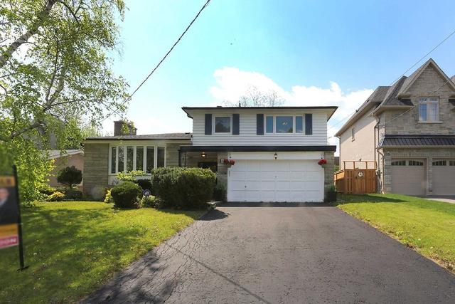 8 Knollview Cres, House detached with 3 bedrooms, 3 bathrooms and 8 parking in Toronto ON | Image 1