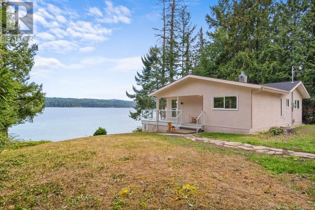 7770 Ships Point Rd, House detached with 2 bedrooms, 2 bathrooms and 4 parking in Comox Valley A BC | Image 37