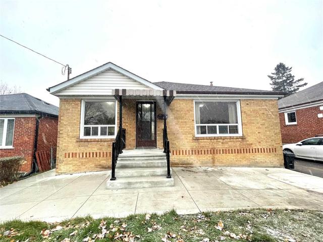137 Redwater Dr, House detached with 3 bedrooms, 4 bathrooms and 6 parking in Toronto ON | Image 1