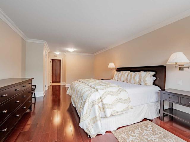 305 - 19 Lower Village Gate, Condo with 2 bedrooms, 2 bathrooms and 1 parking in Toronto ON | Image 9