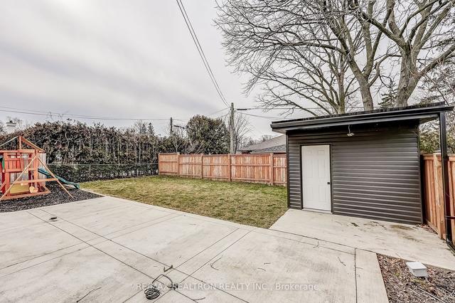 86 Langside Ave, House detached with 3 bedrooms, 3 bathrooms and 6 parking in Toronto ON | Image 16