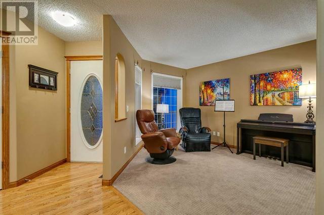 238 Douglas Ridge Place Se, House detached with 4 bedrooms, 3 bathrooms and 4 parking in Calgary AB | Image 2
