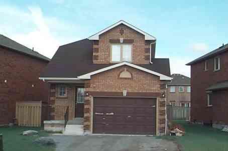 18 Glenmore Dr, House detached with 3 bedrooms, 2 bathrooms and 1 parking in Whitby ON | Image 1