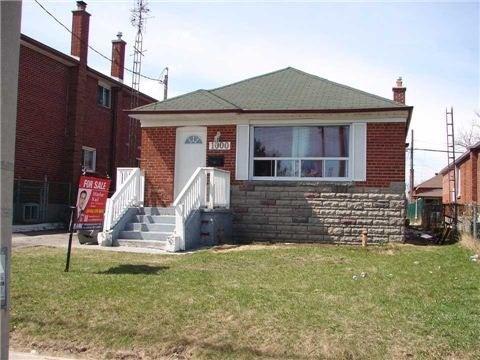 1000 Kennedy Rd, House detached with 3 bedrooms, 1 bathrooms and 4 parking in Toronto ON | Image 2