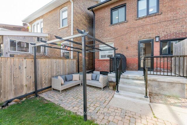 19 Bartonville Ave W, House detached with 3 bedrooms, 2 bathrooms and 1 parking in Toronto ON | Image 18
