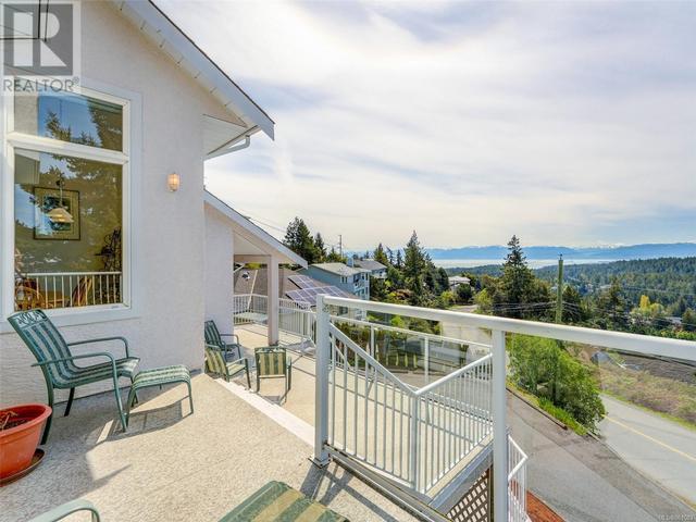 3509 Sunheights Dr, House detached with 4 bedrooms, 3 bathrooms and 4 parking in Langford BC | Image 3