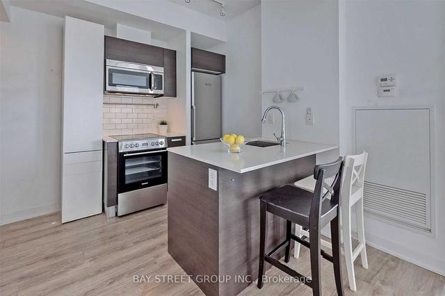 2409 - 42 Charles St, Condo with 2 bedrooms, 1 bathrooms and 0 parking in Toronto ON | Image 18