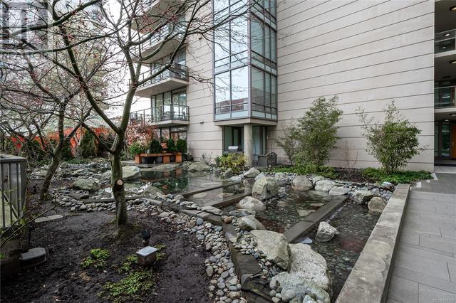 1002 - 708 Burdett Ave, Condo with 2 bedrooms, 2 bathrooms and 1 parking in Victoria BC | Image 18