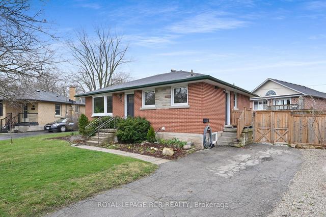 15 Robertson Dr, House detached with 2 bedrooms, 2 bathrooms and 4 parking in Guelph ON | Image 23