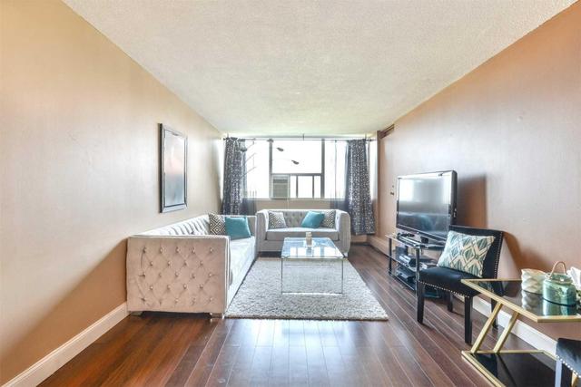 526 - 2121 Roche Crt, Condo with 2 bedrooms, 1 bathrooms and 1 parking in Mississauga ON | Image 5