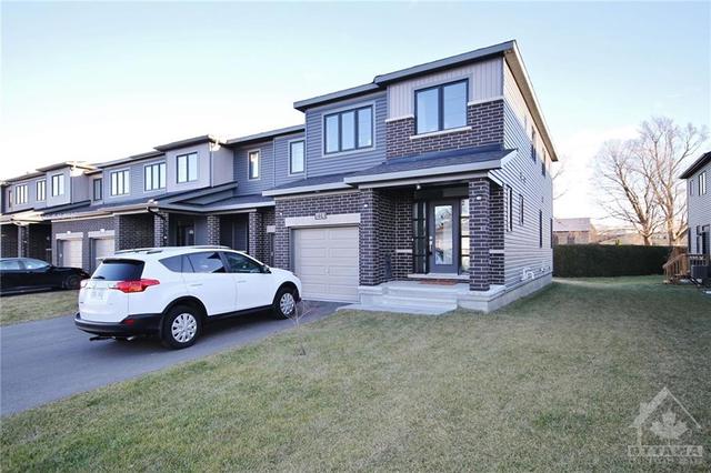 114 Attwell Private, Townhouse with 4 bedrooms, 4 bathrooms and 3 parking in Ottawa ON | Card Image