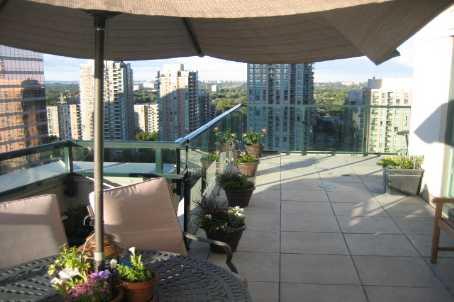 lph08 - 7 Lorraine Dr, Condo with 3 bedrooms, 2 bathrooms and 1 parking in Toronto ON | Image 1