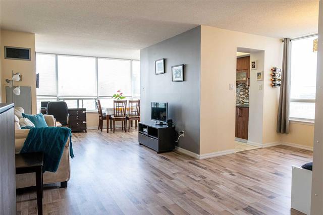 1114 - 550 Webb Dr, Condo with 2 bedrooms, 1 bathrooms and 2 parking in Mississauga ON | Image 2