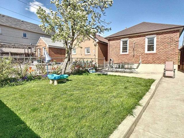 62 Snider Ave, House detached with 2 bedrooms, 2 bathrooms and 3 parking in Toronto ON | Image 8