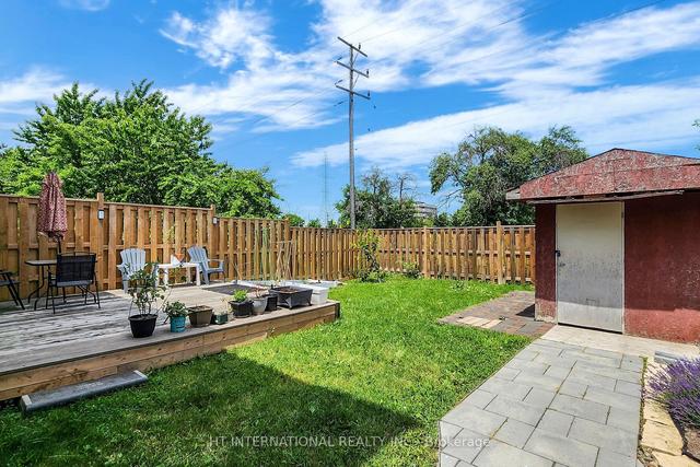 104 Valdor Dr, House semidetached with 3 bedrooms, 3 bathrooms and 4 parking in Toronto ON | Image 32