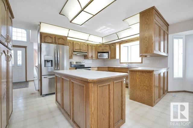 8946 154 St Nw, House detached with 4 bedrooms, 3 bathrooms and 6 parking in Edmonton AB | Image 8