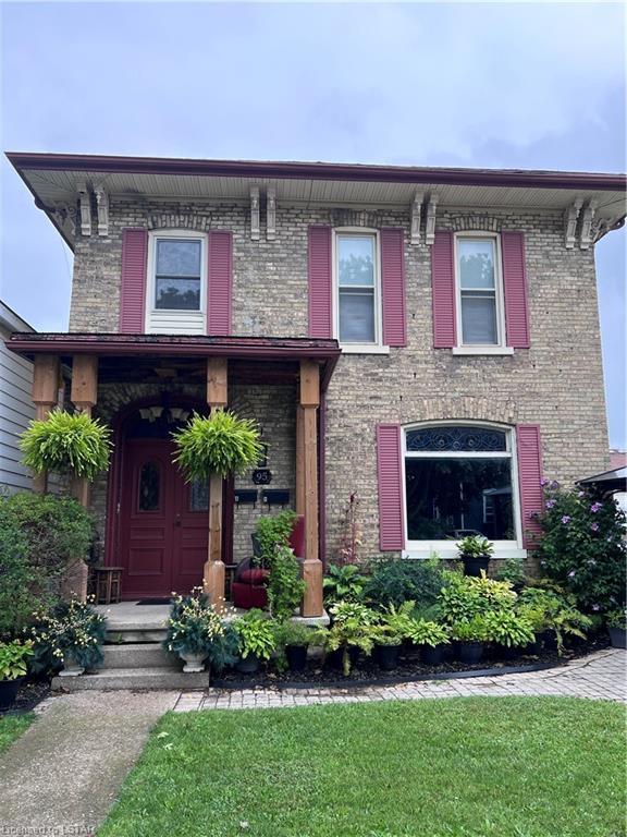 95 Centre Street W, House detached with 4 bedrooms, 2 bathrooms and 4 parking in Strathroy Caradoc ON | Image 1