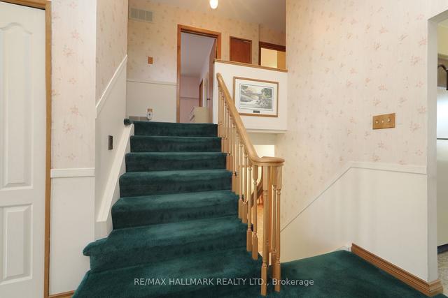 31 Tilley Dr, House detached with 4 bedrooms, 2 bathrooms and 4 parking in Toronto ON | Image 7