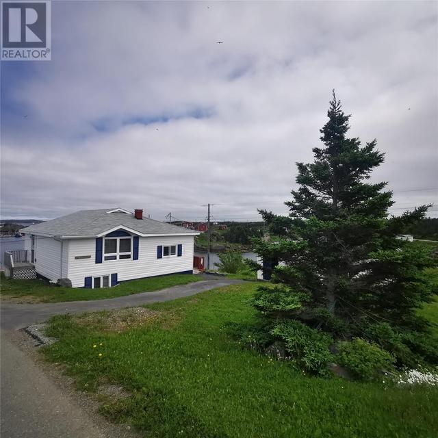 1 Skinner's Harbour Road, House detached with 2 bedrooms, 1 bathrooms and null parking in Change Islands NL | Image 9
