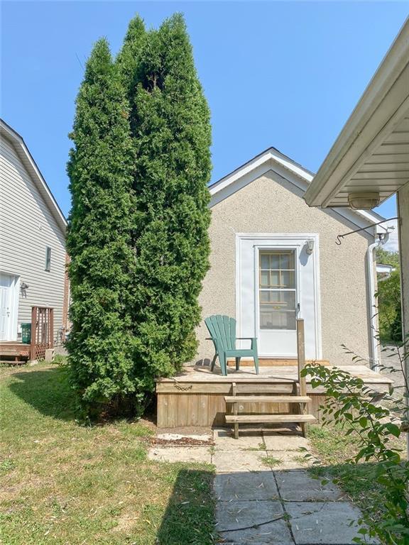 143 Oakdale Avenue, House detached with 3 bedrooms, 1 bathrooms and 5 parking in St. Catharines ON | Image 4